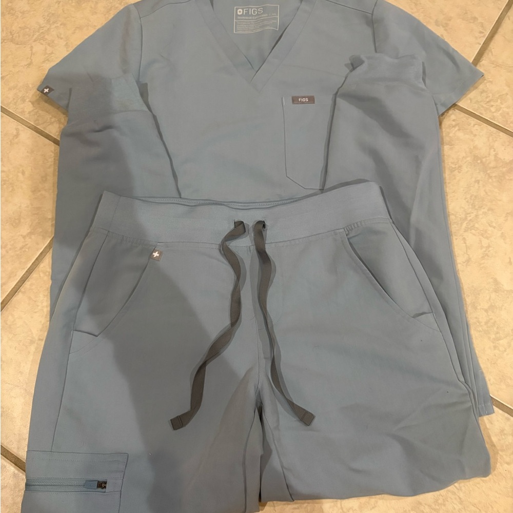 Figs Dusty Blue Catarina Top and Joggers Scrub Set XS Regular Length